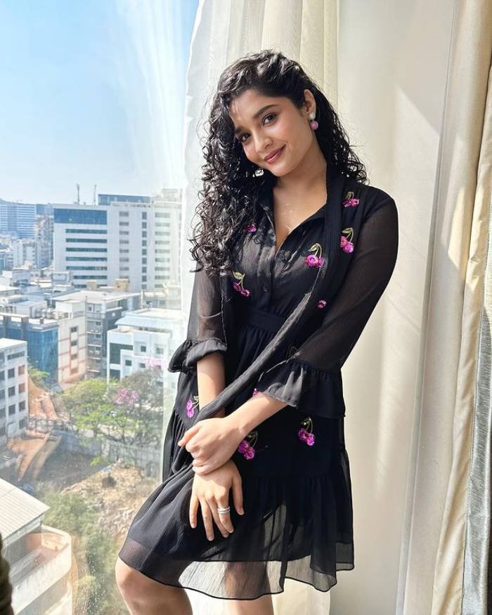 ritika singh_teluguvox 4
